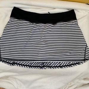 Lululemon tennis skirt, size 6